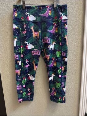 CVG Constantly Varied Gear Holiday Magic Capri Leggings size Large